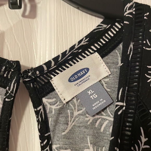 Black Patterned Tank Top - Picture 2 of 4